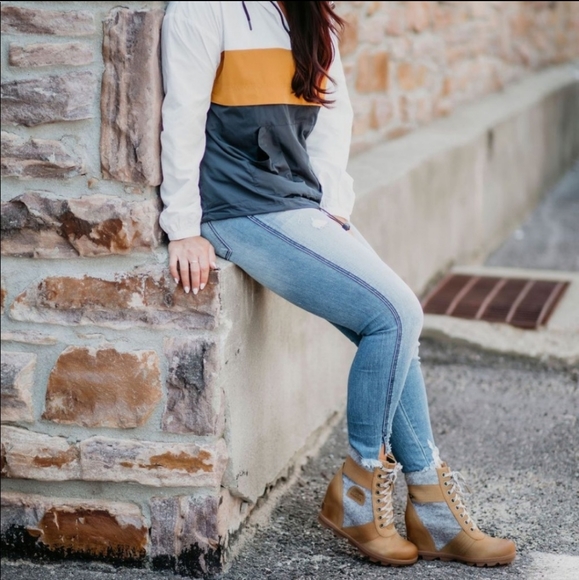 Sorel Lexie Wedges Felt Camel Boots 